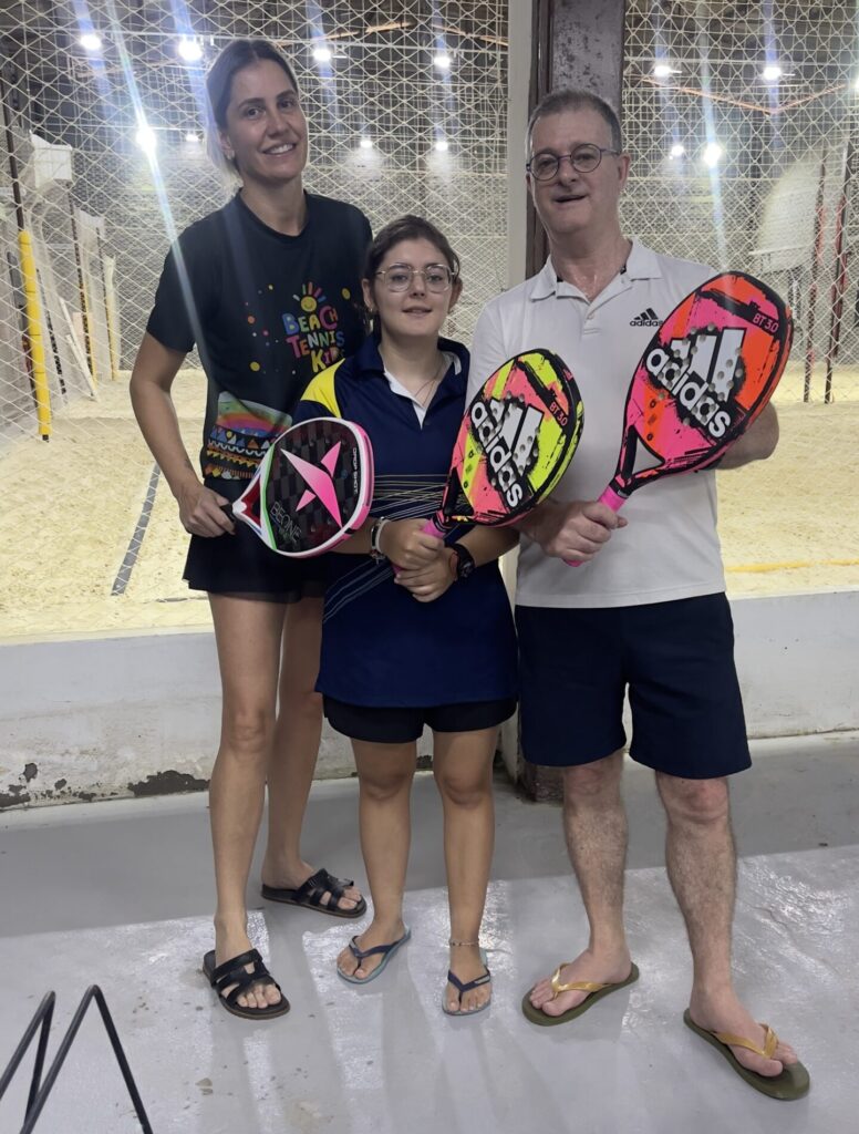 7 Motivos para Aulas de Beach Tennis Pais e Filhos 4 Pai e filha