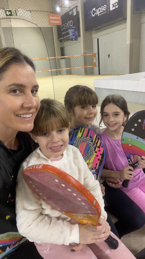 Beach Tennis Infantil vs. Outros Esportes: Qual a Melhor Escolha para o Seu Filho? 8 Beach Tennis Infantil